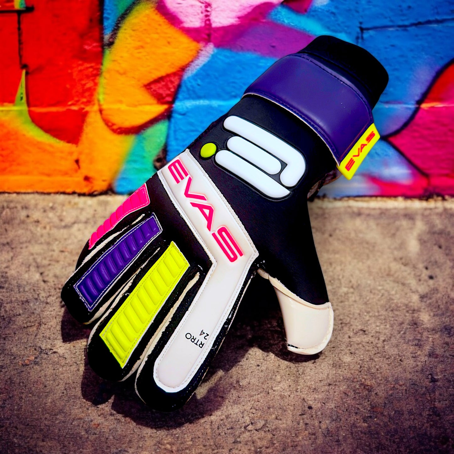EVAS RETRO ROLL 24 ADULT (SIZE 7-10)